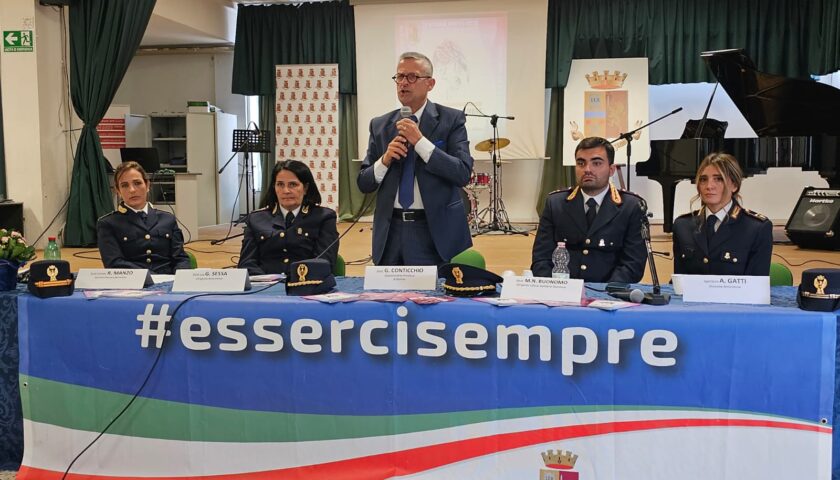 CAMPAGNA DI SENSIBILIZZAZIONE “QUESTO NON E’ AMORE” IN DIFESA DELLE DONNE VITTIME DI VIOLENZA. LA POLIZIA INCONTRA GLI STUDENTI DEL LICEO STATALE ALFANO I^