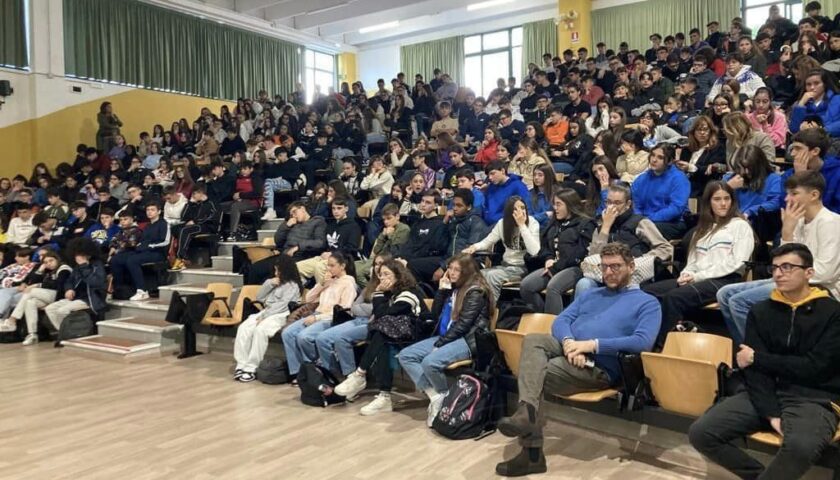 CONVEGNO SUL CYBERBULLISMO AL LICEO RESCIGNO DI ROCCAPIEMONTE