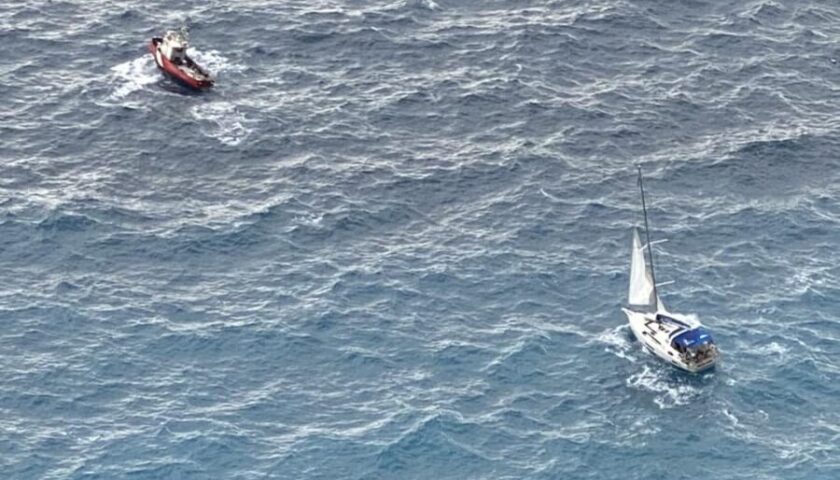 Barca in avaria a Positano, salvata famiglia americana