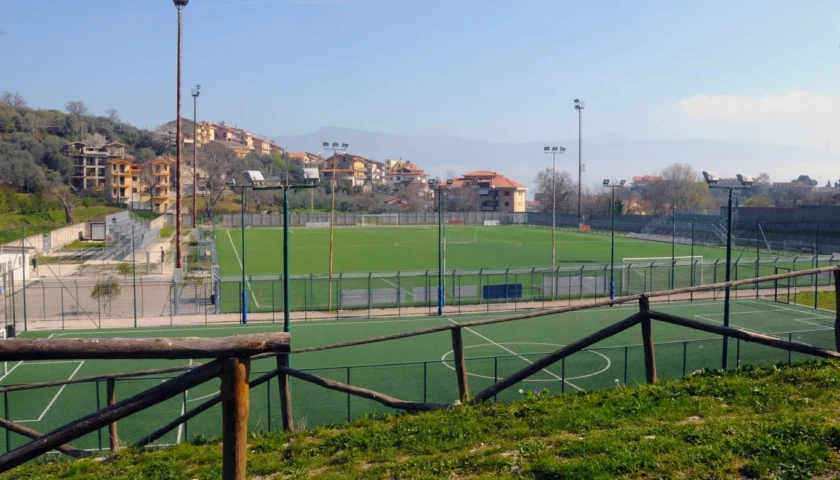 Roccadaspide, famiglia resta senza casa e dorme nello spogliatoio dello stadio