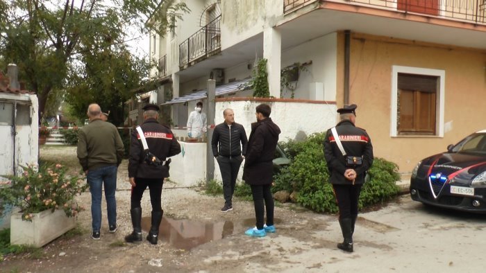 Ipotesi femminicidio per la 57enne napoletana trovata morta nel villaggio turistico a Capaccio