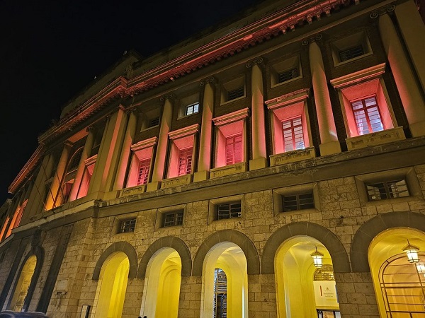 Salerno, Comune illuminato per ricordare tutte le vittime di femminicidio