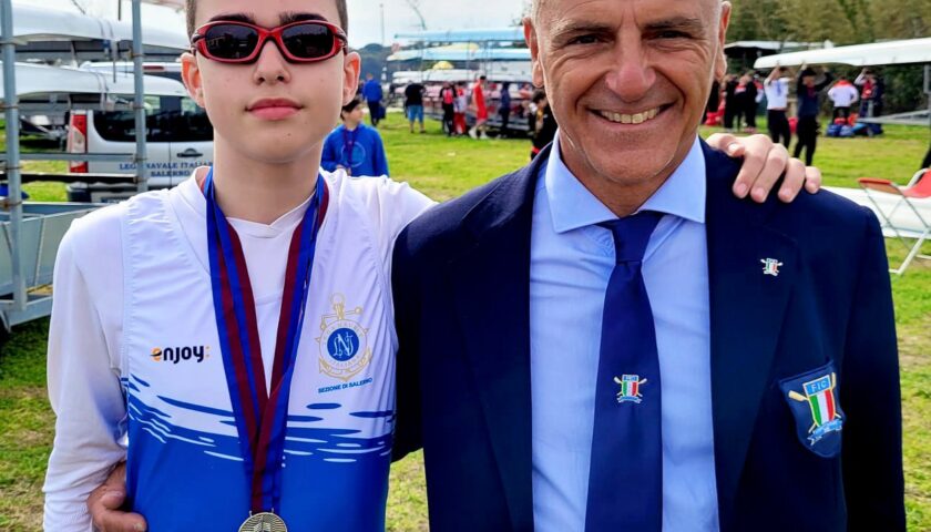 Il giovanissimo Luigi Moffa, atleta di canottaggio della Lega Navale di Salerno,  premiato dalla Città di Mercato San Severino per i prestigiosi risultati ottenuti nel solo 2023