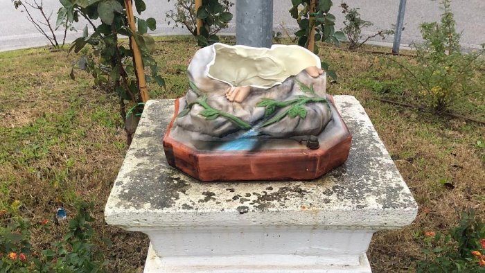 Vandali a Fisciano, distrutta statua della Madonna