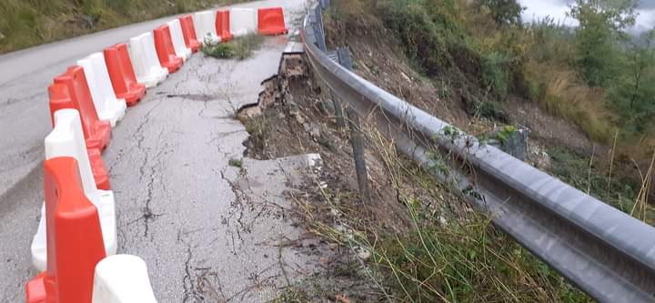 Strade chiuse o in pessimo stato, Roscigno quasi isolata dal resto della provincia