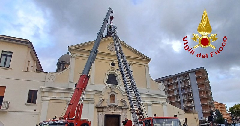 Mercato San Severino, rimossa la campana pericolante dalla chiesa di Sant’Antonio