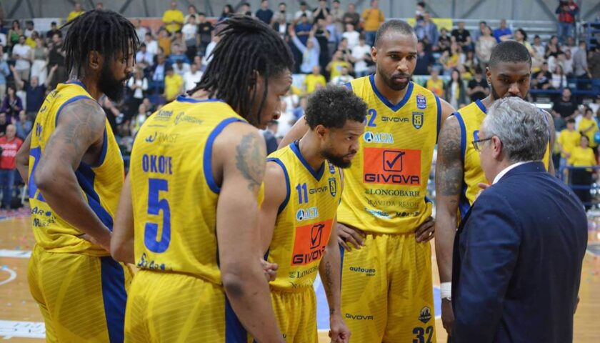 Scafati Basket cerca il riscatto contro Reggio Emilia al Palamangano