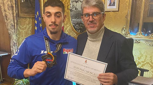 Cava, attestato di merito dal sindaco Servalli per il campione mondiale di kickboxing Antonio Mosca