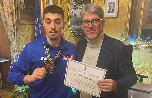 Cava, attestato di merito dal sindaco Servalli per il campione mondiale di kickboxing Antonio Mosca