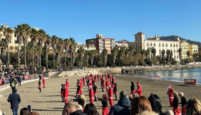 Salerno, a Santa Teresa Babbo Natale venuto dal mare