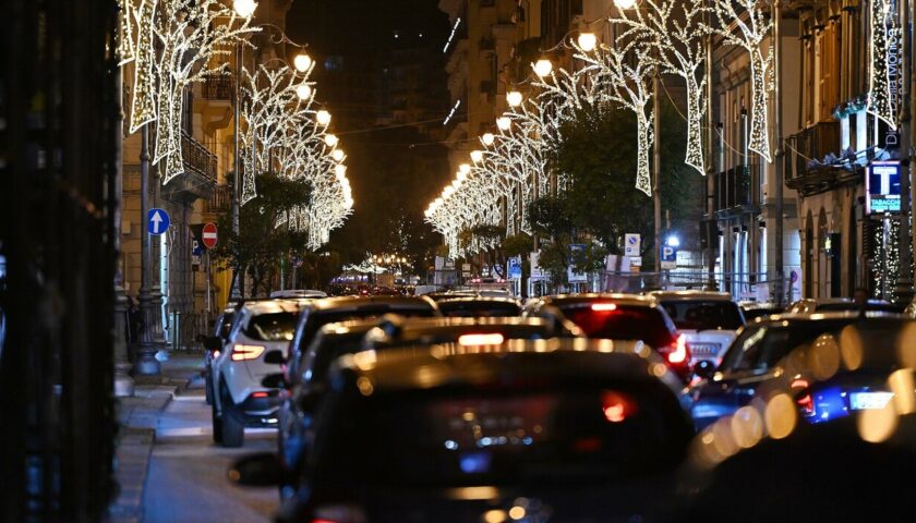 Salerno, traffico per luci d’Artista. Il consigliere Pessolano: residenti del centro storico in trappola