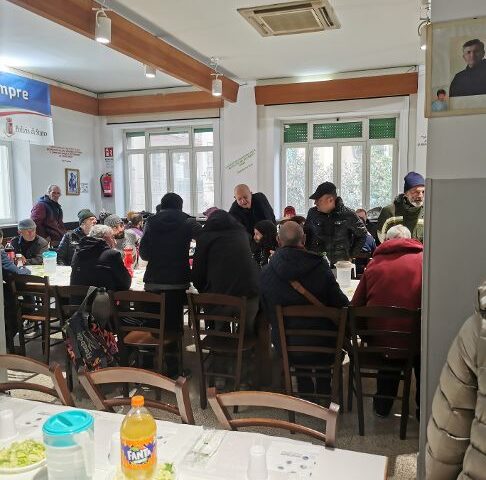 Povertà a Salerno, aumentano le richieste presso la mensa della Caritas