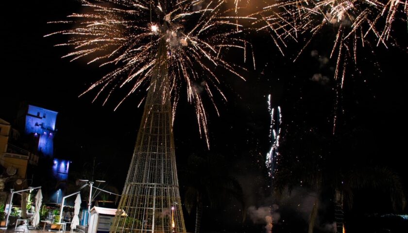 Festa San Pietro a Cetara, numero chiuso per lo spettacolo dei fuochi a mare