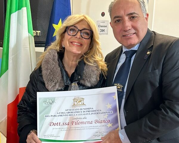 Salerno, riconoscimento per Filomena Bianco, Coordinatrice di Presidenza del Parlamento della Legalità Internazionale
