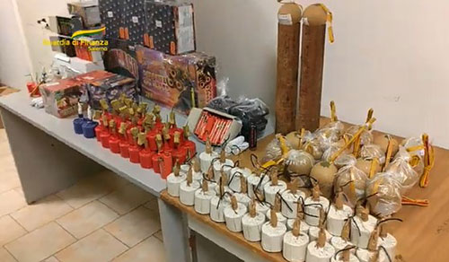 “Cipolle” e fuochi d’artificio illegali, maxi sequestro nell’Agro: due arresti