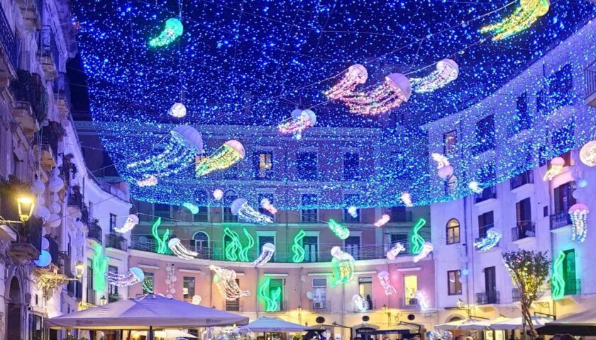 Salerno, struscio della Vigilia anticipato dalla serata di ieri con tanta gente in strada