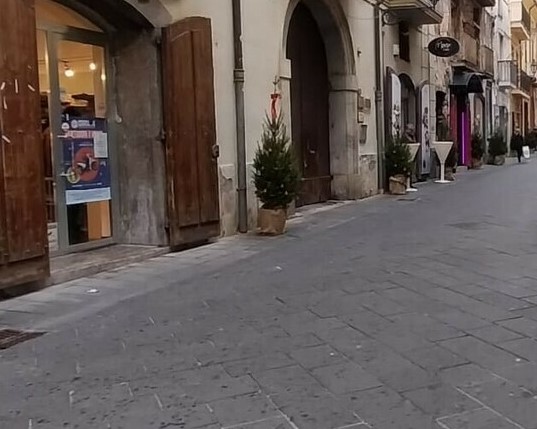 A Nocera Inferiore rubati addobbi e palline per il Natale