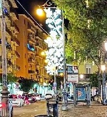 Salerno, anche per Luci d’Artista a Pastena i negozi chiudono alle 19,30