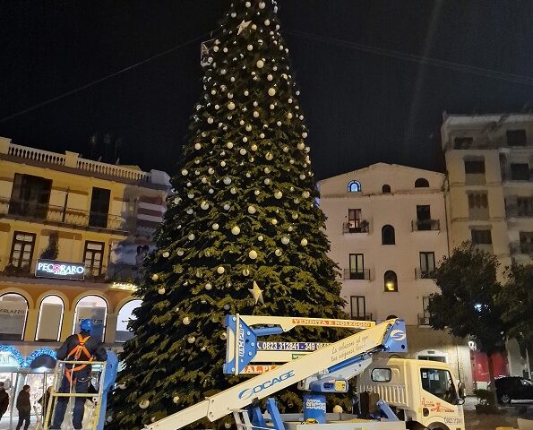 Attesa finita, stasera accensione dell’albero di Natale in piazza Portanova
