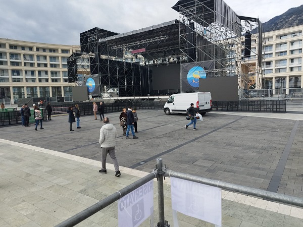 S. Silvestro in Piazza Libertà a Salerno: aperti locali pubblici della passeggiata esterna