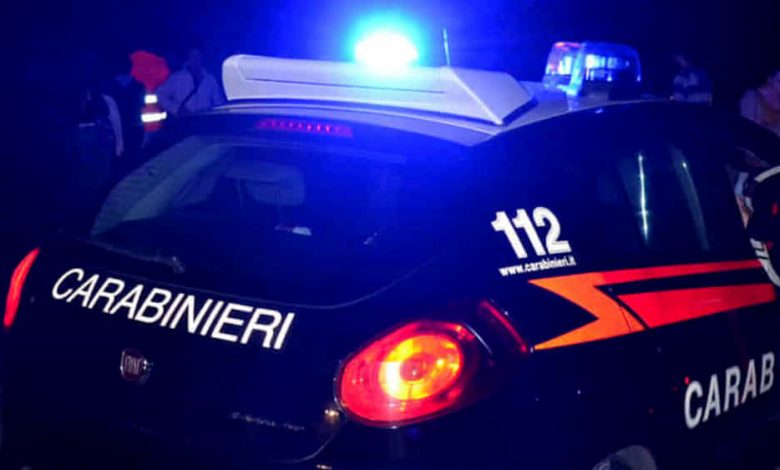 Angri, straniero scoperto a rubare auto e aggredisce tre carabinieri