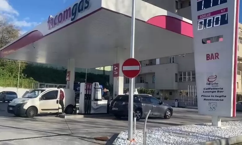 Salerno, rapina in un distributore di benzina: colpo da 10mila euro