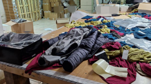 Blitz a San Valentino Torio: sequestro di 77mila capi contraffatti