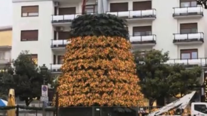 Salerno, accensione albero di Natale giovedì