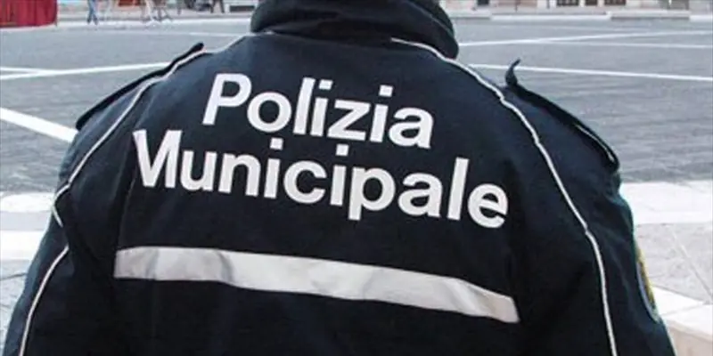 Pagani, multe mai notificate: aggredito agente della polizia municipale