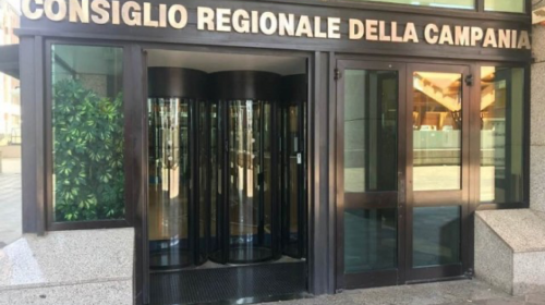 La facciata del Consiglio regionale della Campania sarà illuminata di rosso per la Giornata Mondiale della Sclerosi Multipla