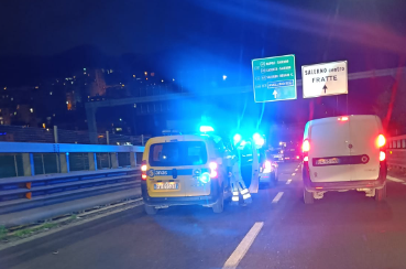 Incidente sulla corsia nord della tangenziale di Salerno in zona Fratte, traffico in tilt e un ferito