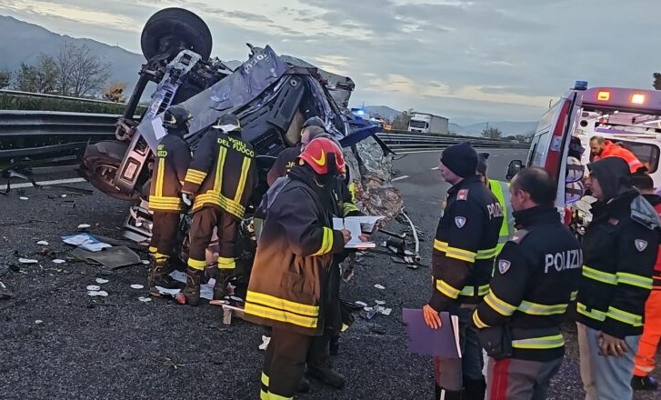 Incidente in autostrada sulla A2: muore camionista di Caggiano