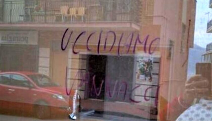 “Uccidiamo Vannacci”: minaccia scritta  fuori la sede di FdI a Sala Consilina
