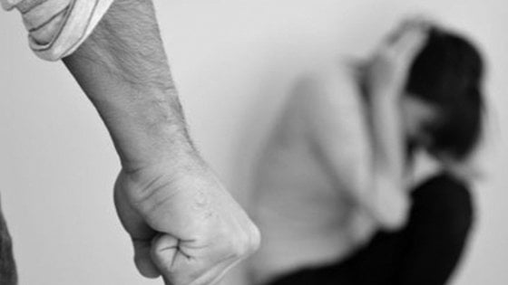 Maltrattamenti all’ex moglie: 47enne di Torre Orsaia finisce in carcere