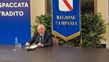 “Diffamazione”, De Luca querela il ministro Fitto