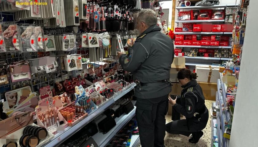 Sequestrati 15 mila prodotti irregolari in un magazzino di Sala Consilina