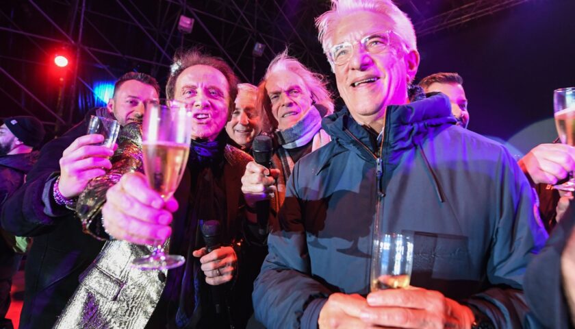 SALERNO, “NOTTE FANTASTICA IN PIAZZA DELLA LIBERTA’”. IL SINDACO: “HA VINTO CHI AMA SALERNO”