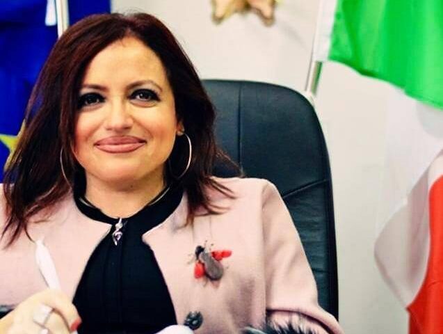 Sarno, addio alla preside Natalia Vitale