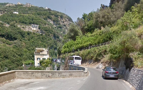 Strada Ravello-Castiglione, ordinanza della Provincia: divieto di transito per mezzi superiori a 9,30 metri