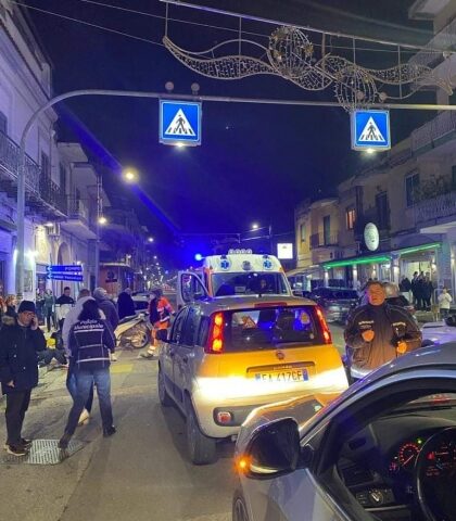 Scafati. Incidente con tre feriti, l’ ambulanza arriva dopo oltre mezz’ora. Aliberti infuriato