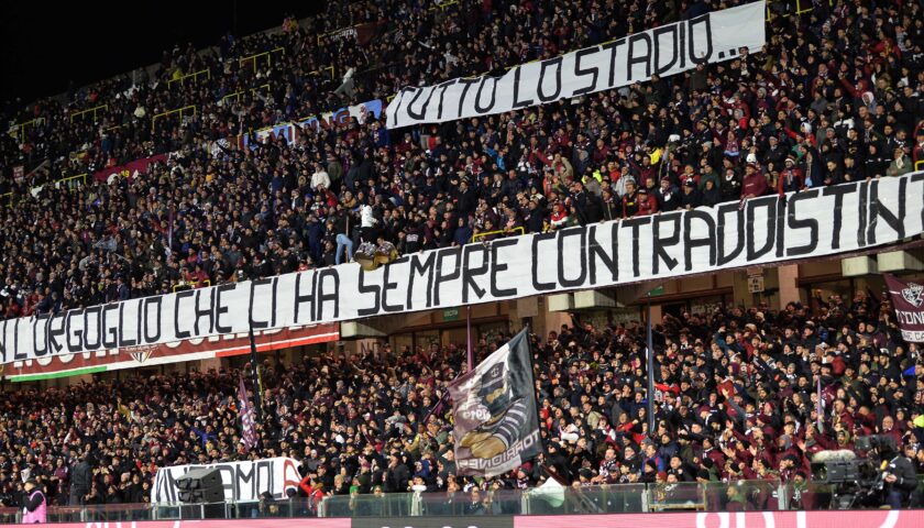 Offesa social a Salernitana da parte di uno steward dell’Arechi: società lo solleva