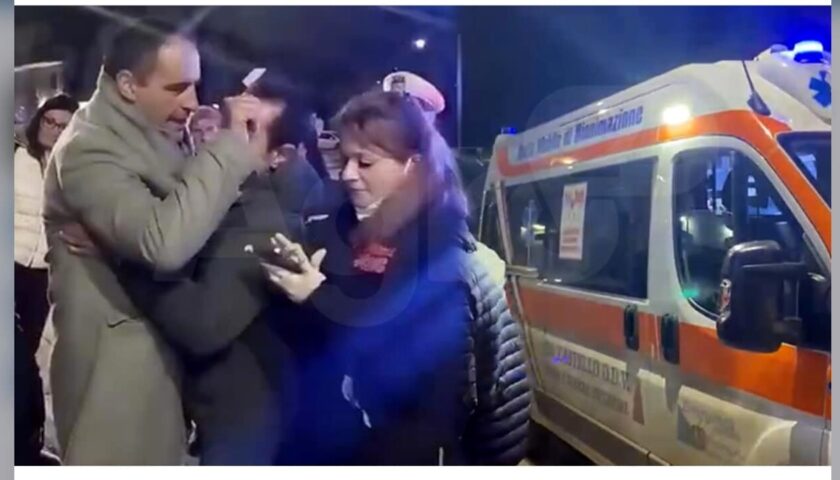 Ritardi del 118 e assenza di medici in ambulanza, “Nessuno tocchi Ippocrate” contro il sindaco di Scafati: “Ha minacciato l’infermiera”