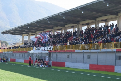 Angri – Matera, scontri tra tifosi: aggredito il comandante della stazione dei carabinieri di Angri. La solidarietà di Ferraioli