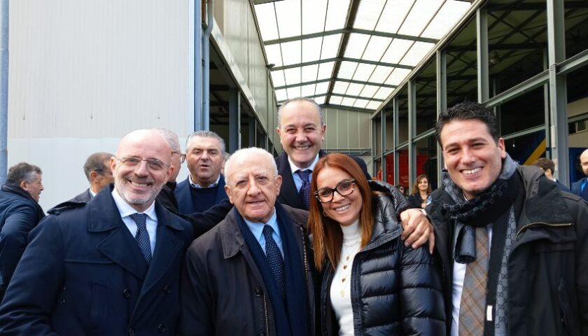 DE LUCA INAUGURA L’IMPIANTO DI SELEZIONE DI CASAL VELINO: “RENDERE AUTONOMA LA CAMPANIA”