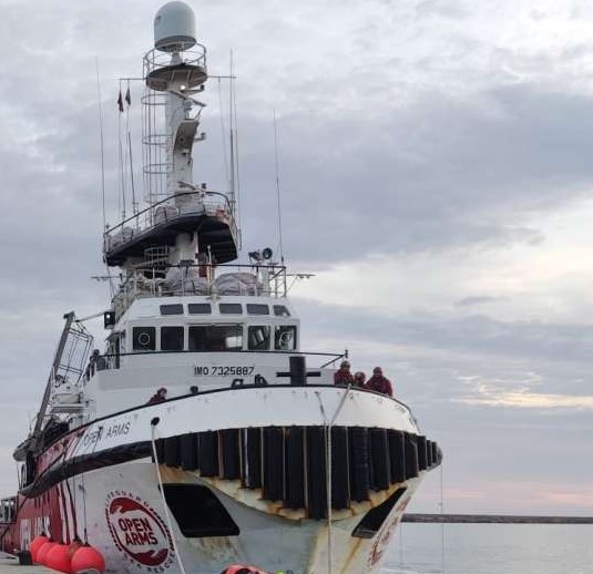 Salerno, sbarcano 78 migranti a bordo della nave Ong Ocean Viking