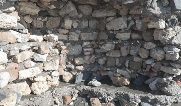 Salerno, crolla in parte muro del lungomare di Torrione