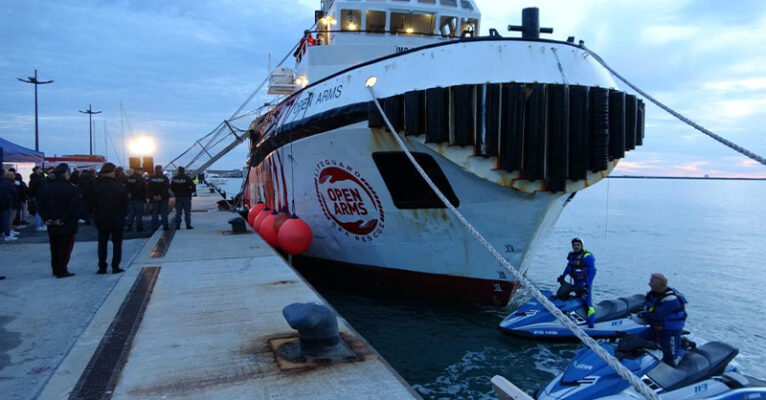 Sbarco migranti, fermati a Salerno due presunti scafisti