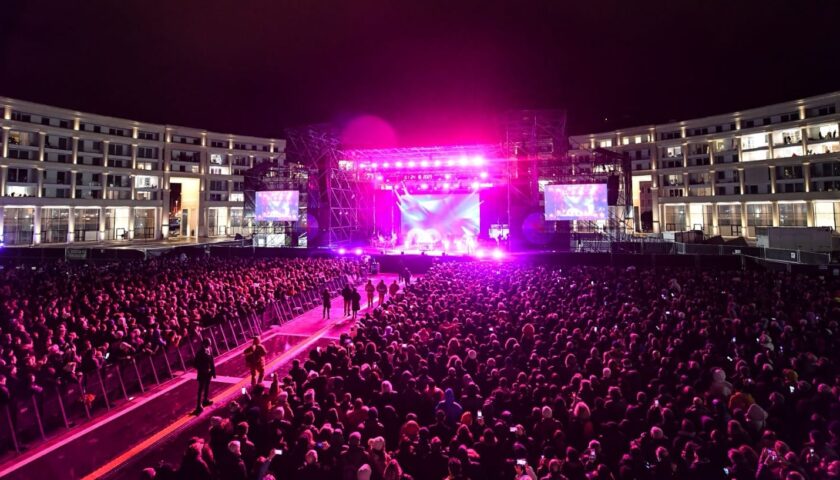 Capodanno a Salerno, caccia ai big per il concerto in piazza Libertà