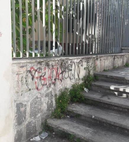 Salerno, ritorno a scuola tra le siringhe davanti all’asilo nido in via Vernieri