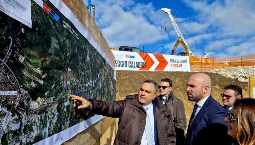 Il sottosegretario alle Infrastrutture in visita al cantiere della Piana del Sele per l’altra velocità